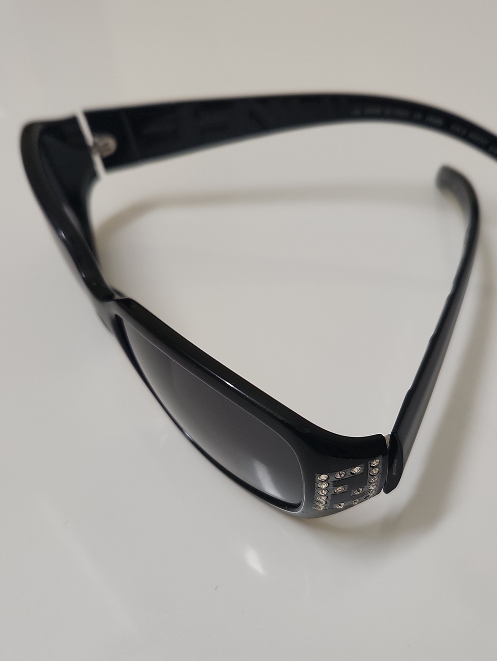 Fendi Black Sculpted Temple Sunglasses. Like New, Fast Shipping!